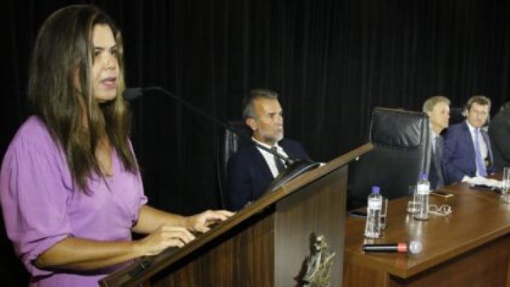Dez servidores aprovados em concurso público tomam posse no MPC-SC